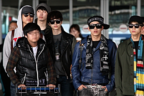 [21.10.12] [PICS] 2PM (sans Nichkhun) à l'aéroport d'Incheon (de retour du Japon) 14