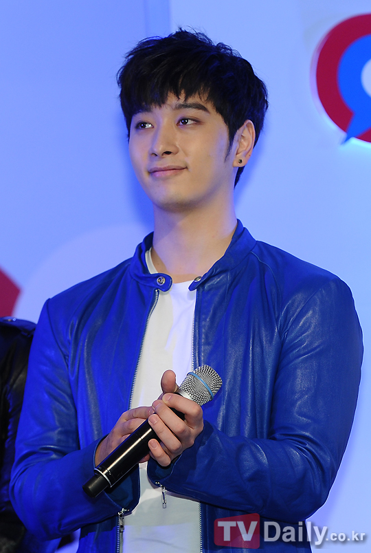 [01.11.12] [PICS] Buzz Korea Awards 12