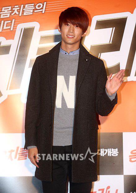 [21.11.12] Taecyeon présent à la Première du film 'Tone Deaf Clinic' 1311