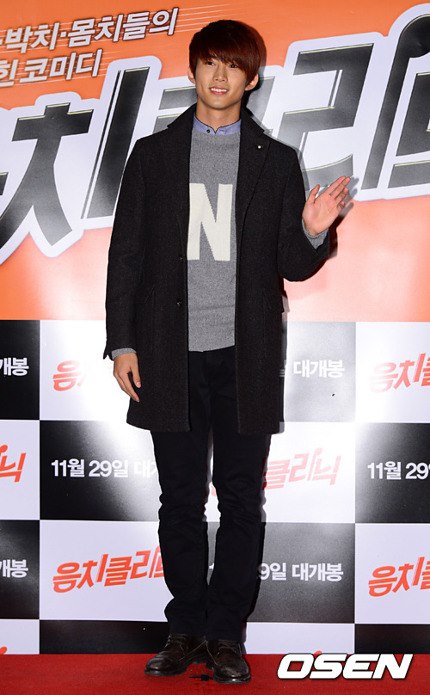 [21.11.12] Taecyeon présent à la Première du film 'Tone Deaf Clinic' 158