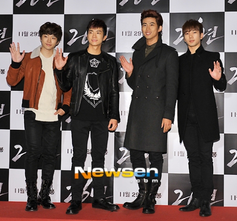 [26.11.12] [PICS] Taecyeon, Wooyoung et Junho présents à la Première du film '26 year' 170