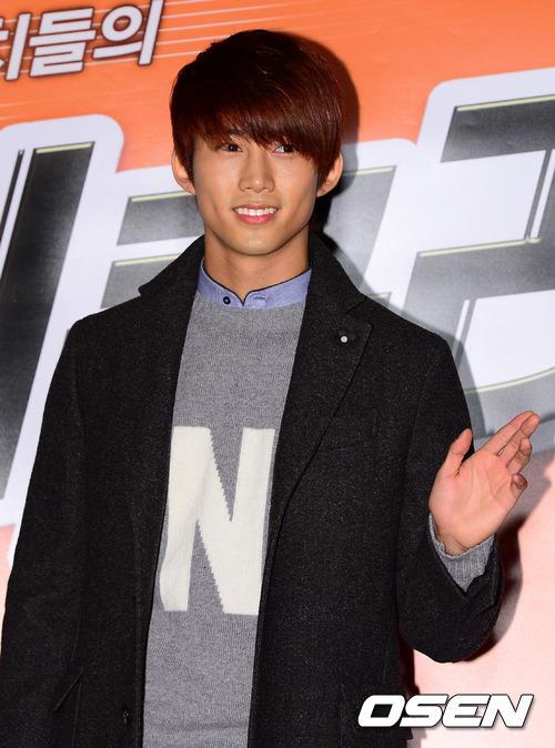 [21.11.12] Taecyeon présent à la Première du film 'Tone Deaf Clinic' 227