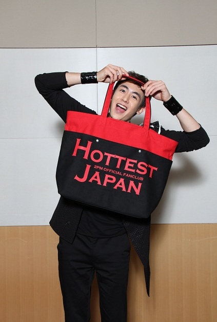 [22.11.12] Les 2PM font la promotion du sac fourre-tout 'Hottest Japan' 229