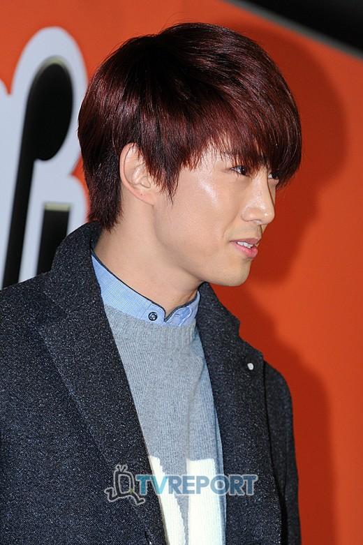 [21.11.12] Taecyeon présent à la Première du film 'Tone Deaf Clinic' 319