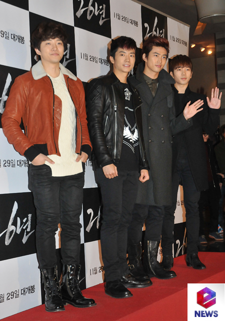 [26.11.12] [PICS] Taecyeon, Wooyoung et Junho présents à la Première du film '26 year' 422