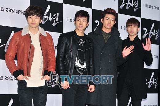 [26.11.12] [PICS] Taecyeon, Wooyoung et Junho présents à la Première du film '26 year' 522