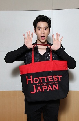 [22.11.12] Les 2PM font la promotion du sac fourre-tout 'Hottest Japan' 617