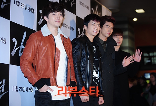 [26.11.12] [PICS] Taecyeon, Wooyoung et Junho présents à la Première du film '26 year' 620