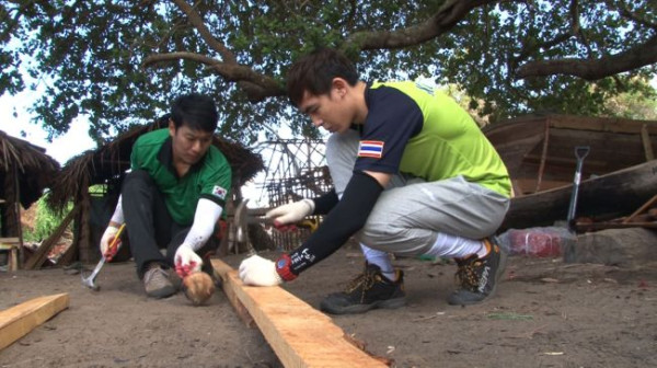 [08.11.12] [PICS] Nichkhun et Taecyeon dans l’émission KOICA’s Dream (en Tanzanie) 65