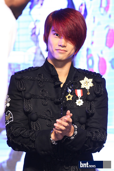 [01.11.12] [PICS] Buzz Korea Awards 9