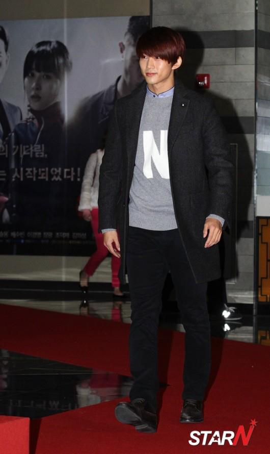 [21.11.12] Taecyeon présent à la Première du film 'Tone Deaf Clinic' 915