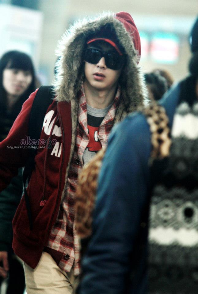 [06.12.12] Les 2PM à l’aéroport d'Incheon (départ pour Jakarta) 44