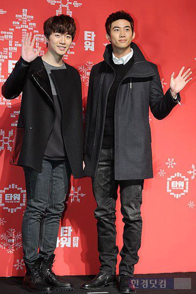 [19.12.12] [PICS] Taecyeon et Junho présents à la Première du film 'Tower' 713