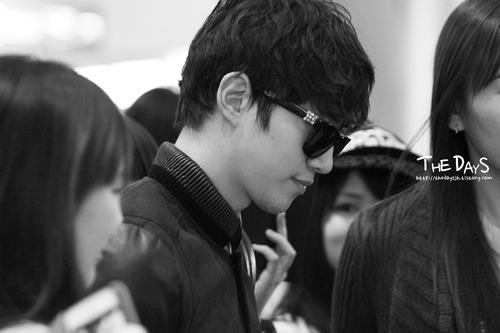 [31.03.13] [PICS] Arrivée des 2PM à l’aéroport d’Incheon 1028