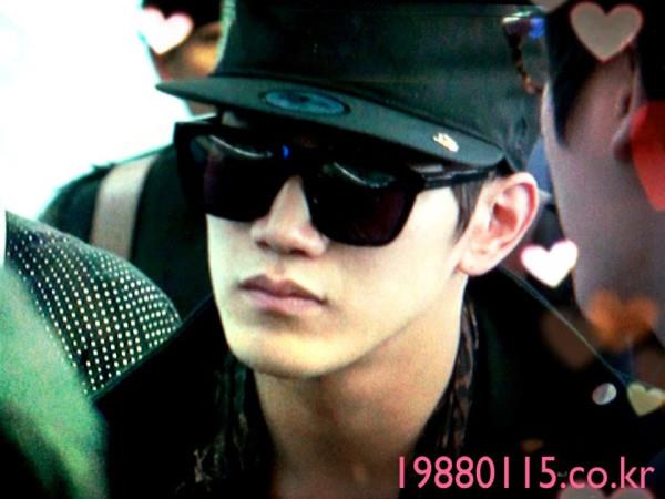 [29.03.13] [PICS] 2PM à l’aéroport d'Incheon (départ pour la Chine) 1126