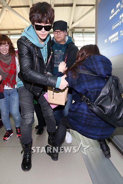 [08.03.13] [PICS] 2PM à l’aéroport d’Incheon (départ pour Jakarta) 1212
