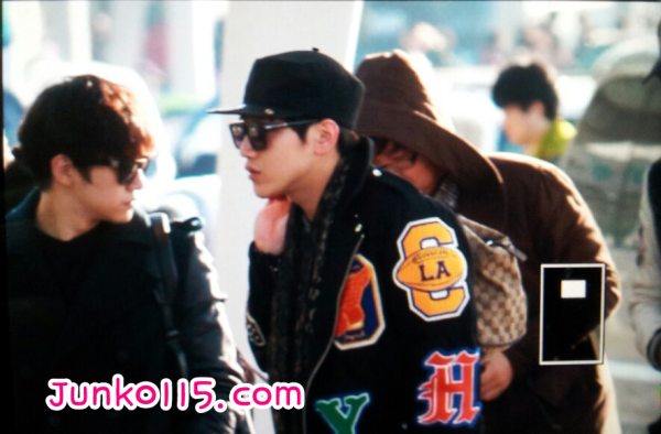 [29.03.13] [PICS] 2PM à l’aéroport d'Incheon (départ pour la Chine) 21