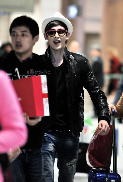 [31.03.13] [PICS] Arrivée des 2PM à l’aéroport d’Incheon 2105