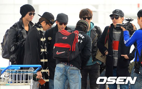 [08.03.13] [PICS] 2PM à l’aéroport d’Incheon (départ pour Jakarta) 265