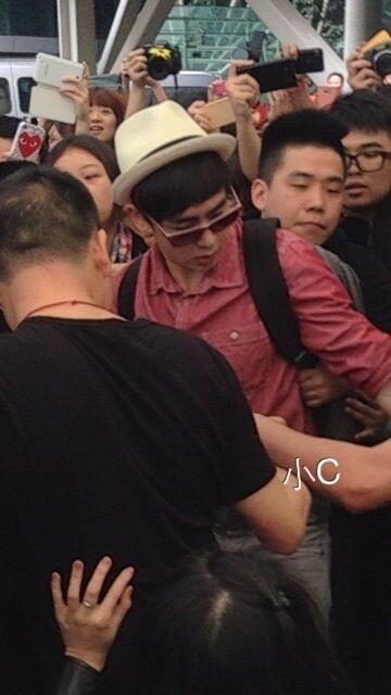 [29.03.13] [PICS] Arrivée des 2PM à l'aéroport de Guangzhou 290