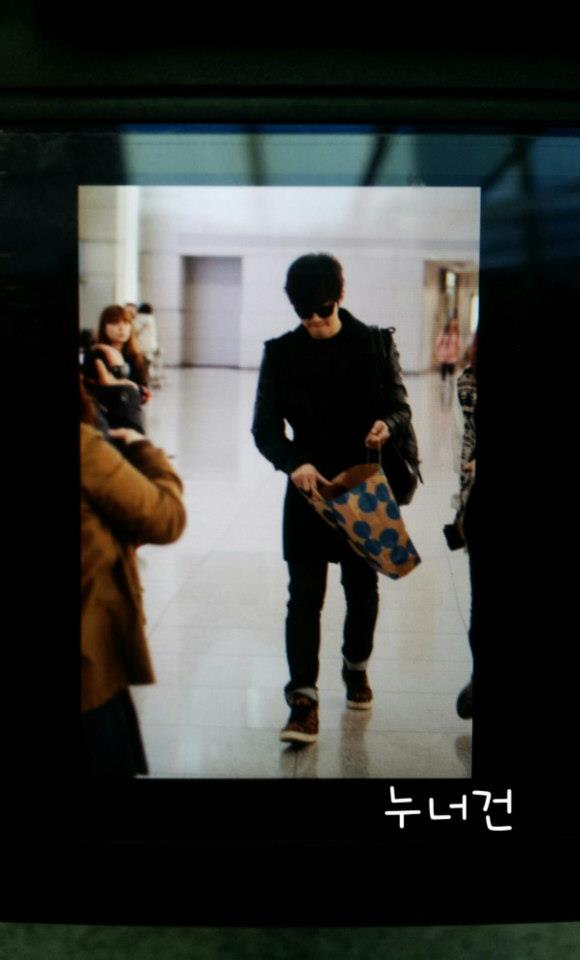 [29.03.13] [PICS] 2PM à l’aéroport d'Incheon (départ pour la Chine) 3310
