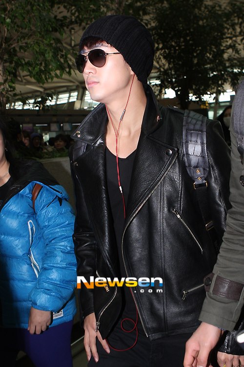 [08.03.13] [PICS] 2PM à l’aéroport d’Incheon (départ pour Jakarta) 414