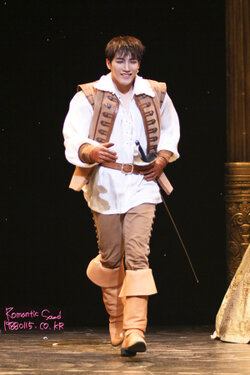 [06.03.13] [PICS] Troisième performance de Jun.K dans « Les Trois Mousquetaires » 48