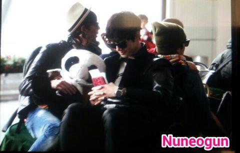 [31.03.13] [PICS] 2PM à l’aéroport de Guangzhou (retour en Corée) 733