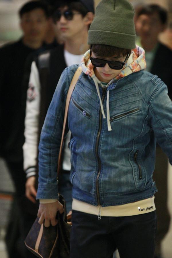 [31.03.13] [PICS] Arrivée des 2PM à l’aéroport d’Incheon 829