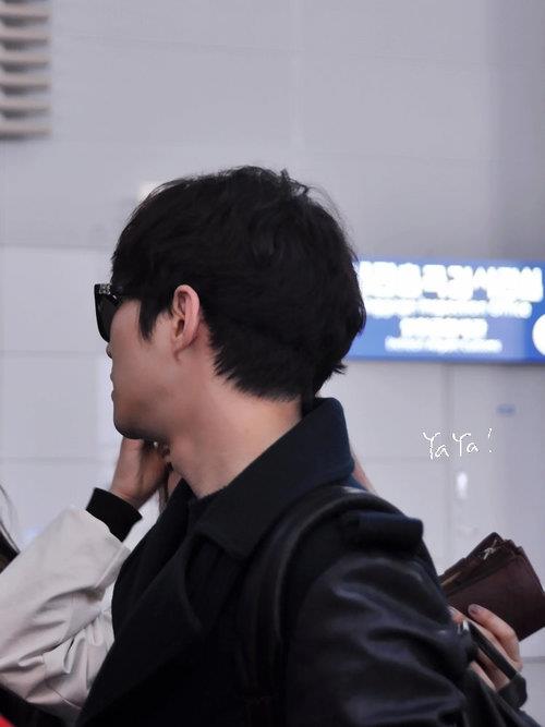 [29.03.13] [PICS] 2PM à l’aéroport d'Incheon (départ pour la Chine) 921