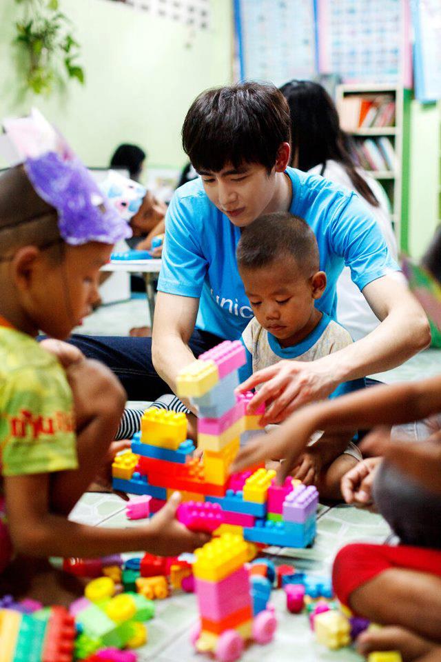 [09.04.13] Photos officielles de 'Friends of UNICEF' avec Nichkhun 107