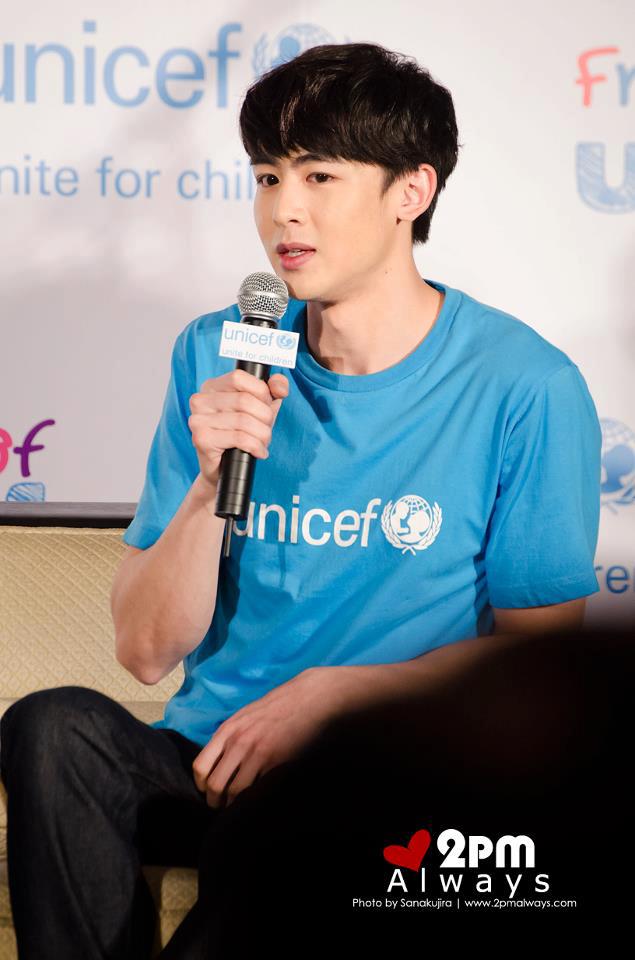 [09.04.13] [PICS] Nichkhun à la conférence de presse 'Friends of UNICEF' 1110