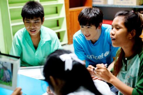 [09.04.13] Photos officielles de 'Friends of UNICEF' avec Nichkhun 120