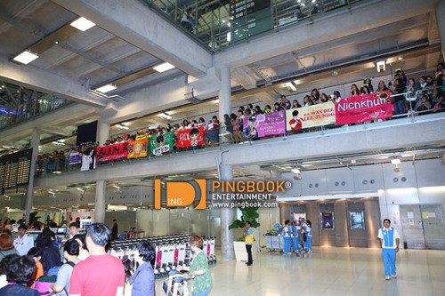 [06.04.13] [PICS] Arrivée des 2PM à l’aéroport Suvarnabhumi de Bangkok 131