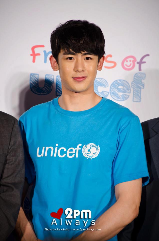 [09.04.13] [PICS] Nichkhun à la conférence de presse 'Friends of UNICEF' 510